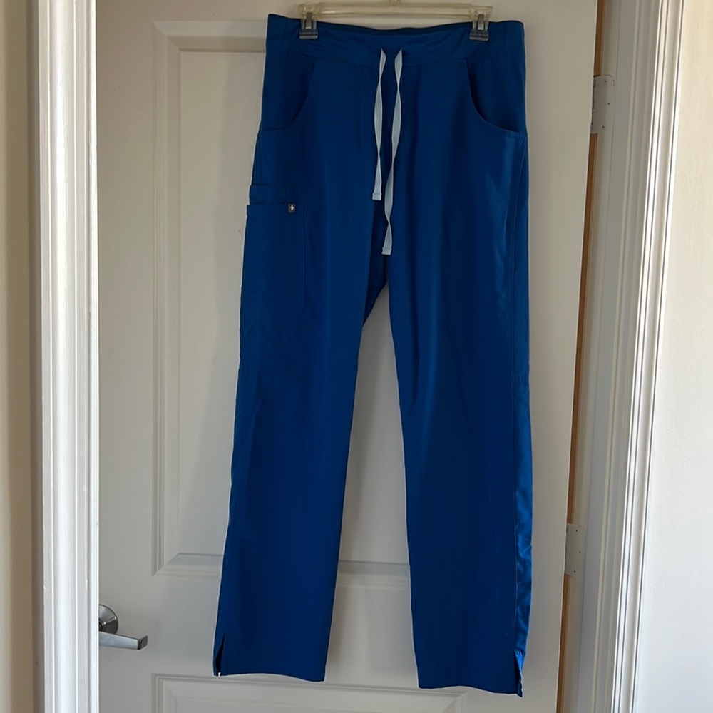 Figs Kade medium tall royal blue womens scrubs. Great condition, no stains